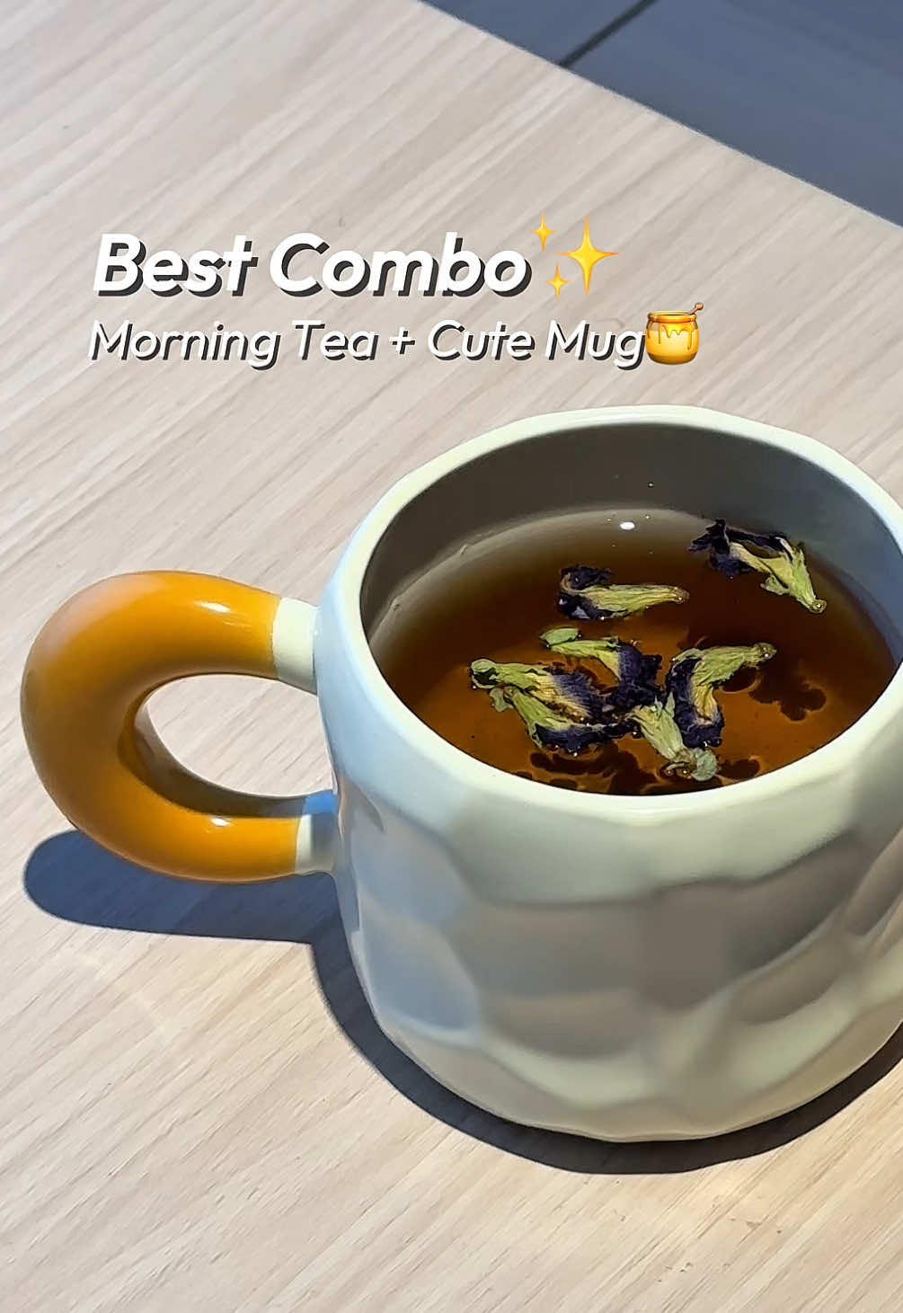 Ngeteh pagi aestethic ala Pinterest pakai ✨Appetite Set 2 Pcs Mug Dengan Tutup & Sendok✨ aja! 🛒Checkout mug aesthetic-nya di link bio no. 154 ya🧡💙 #ruparupa #OmniChannel #MugAesthetic #MugKeramikUnik #GelasTehAesthetic