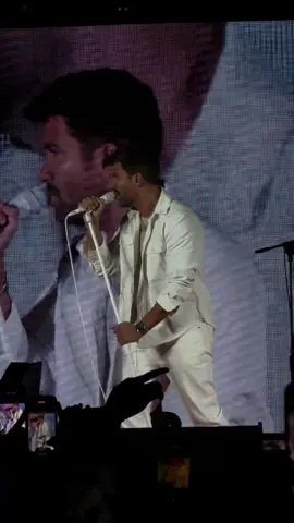 @Pablo Alborán en puerta del sol , Madrid 🇪🇸#madrid #pabloalboran #saturno