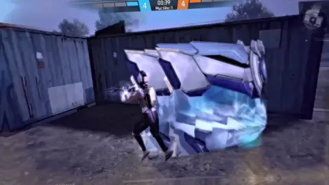 “你说你在等我，别人却说你傻。” 你真是傻。 你傻到失去我，傻到要承受 这样的折磨…… 所以，再傻一点等我吧，谁知道呢，说不定哪天我又能拥有你，那就没问题了，嗯！