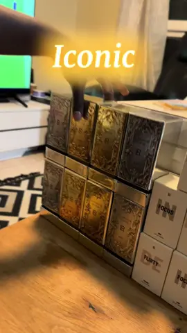 LR ICONIC ELIXIRS LE LUXE À L’ÉTAT PUR, DANS UN FLACON Découvrez les LR ICONIC ELIXIRS, une collection de parfums d’exception qui incarnent le luxe absolu. Tel un or liquide, ces élixirs enveloppent vos sens et vous confèrent une aura éclatante de glamour, de prestige, de pouvoir et de sensualité. Chaque parfum est une œuvre de haute parfumerie, élaborée à partir des essences les plus précieuses venues des quatre coins du monde. Résultat : une concentration intense d’Absolu de Parfum pour une signature olfactive inoubliable. #iconic #fypシ゚viral🖤tiktok #tiktokfrance🇨🇵 