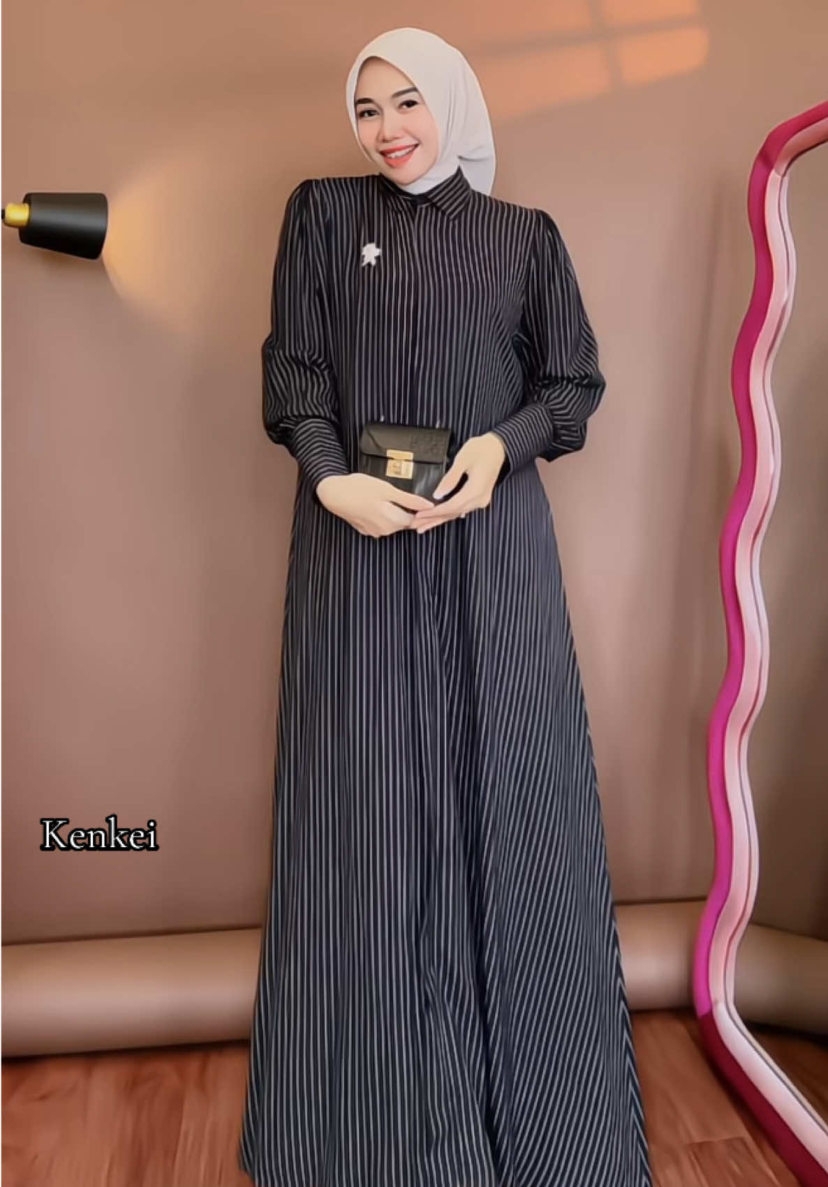 Hitam angun banget dipake 🖤🖤🖤 #hitam #gamis #gamiskekinian #ootdfashion #salur 