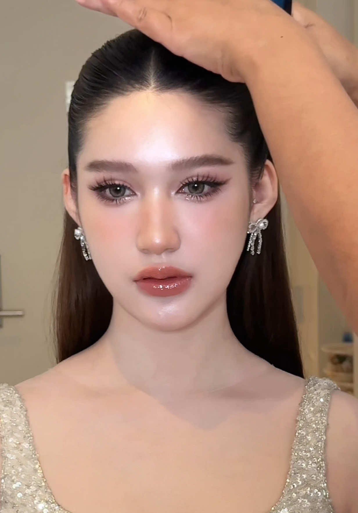 Gorgeous Bridal Makeup 💍✨ Makeup by @saipann Hair by @Kobkul Thatsanawinyu  ไอเดียแต่งหน้าเจ้าสาว Thai Makeup  คลิปแต่งหน้า เมคอัพสายฝอ  แต่งหน้าสไตล์ไทย เมคอัพสวยแกลม . For work Link in Bio #ThaiStyleMakeup #ThaiMakeup #ThaiMakeupStyle #ThaiMakeupArtist #makeupartist       