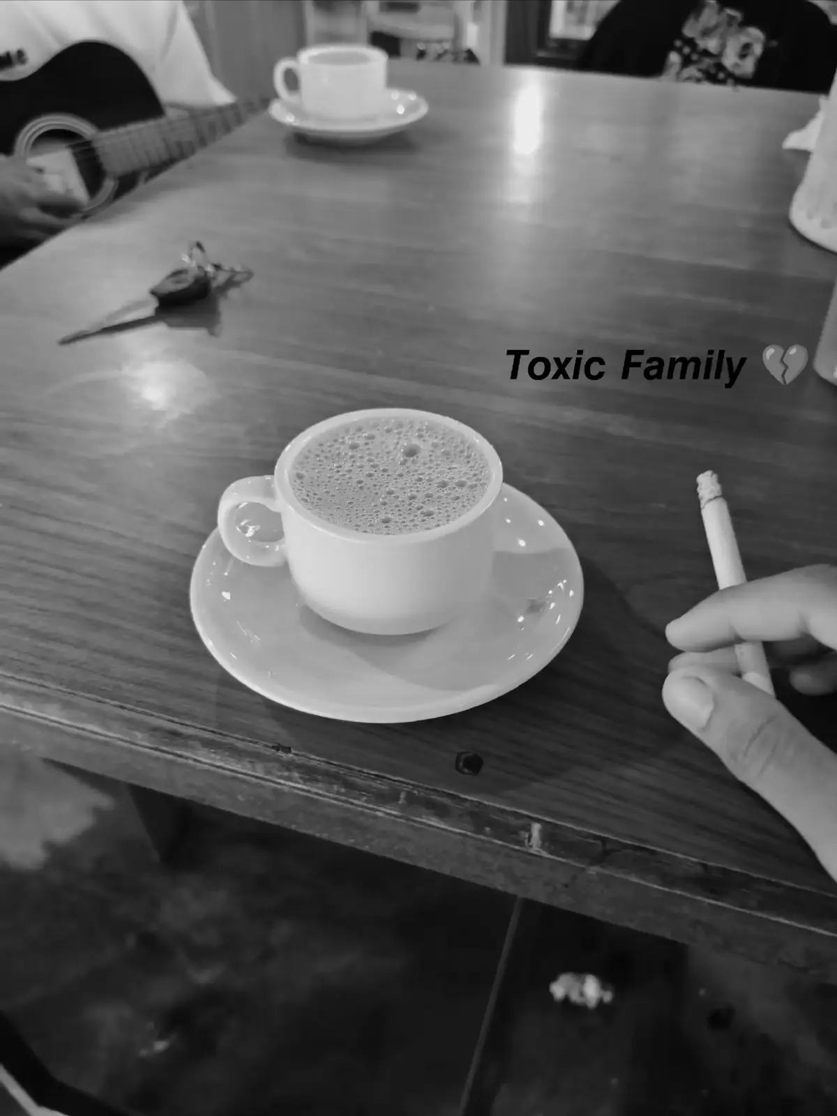 မိသားစုတိုင်းအဆင်ပြေတယ်တော့ဘယ်ဟုတ်မလဲ ငါ့မိဘတွေ စကားများရင်တောင် သူတို့ဘာသာ ဘာအကြောင်းနဲ့ စကားများ