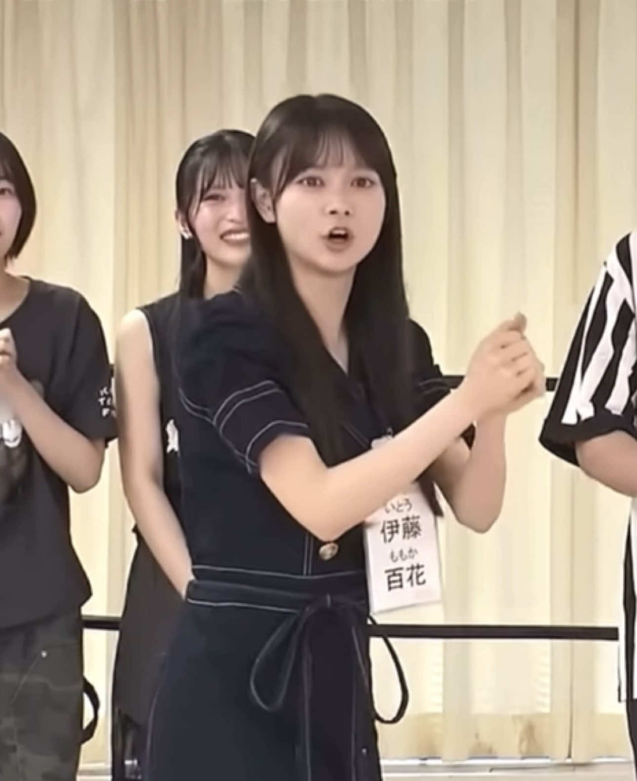 指相撲するだけでとにかく面白い天然ぶりを発揮する伊藤百花さん‪‪☺︎‬ #伊藤百花 #いともも #AKBの素ちゃん