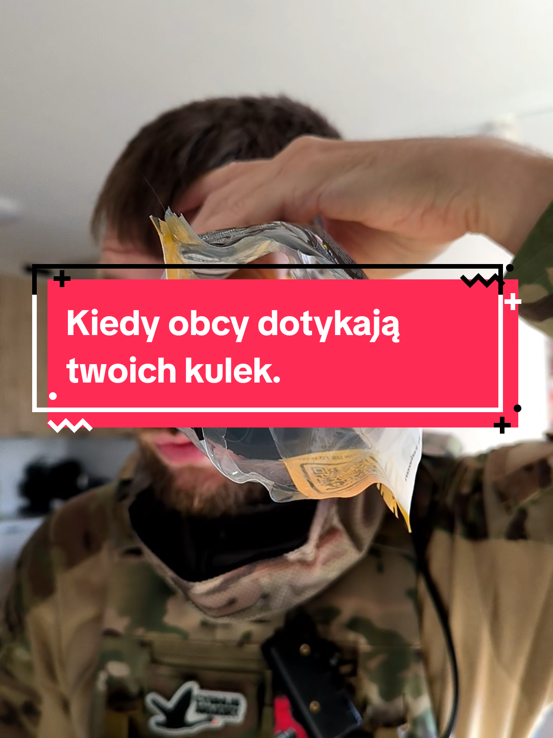 Co robicie z kulkami w takiej sytuacji? Myjecie, pierzecie w pralce, dmuchacie na każdą z nich i do torby, czy od razu do kosza? 😅 A może macie jeszcze inne sposoby? Dajcie znać. What do you do with the bbs in this situation? Do you wash them, machine-wash them, blow on each one and then put them in a bag, or straight into the trash? 😅 Or do you have other ideas? Let me know. #airsoft #airsoftfunnymoments #kapitanbomba #lennyasg #śmieszne 