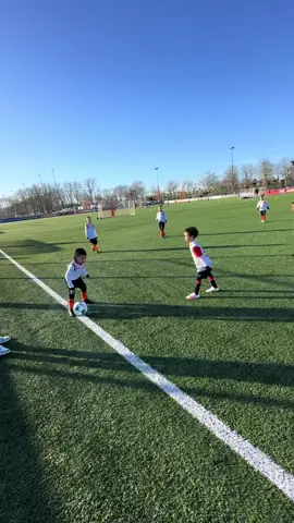 Flitsende Pasen van Yasin⚡️ Which pass was the best? Let me know in the comments! #fyp #viral #voetbal #touzani #iamyasinflits 