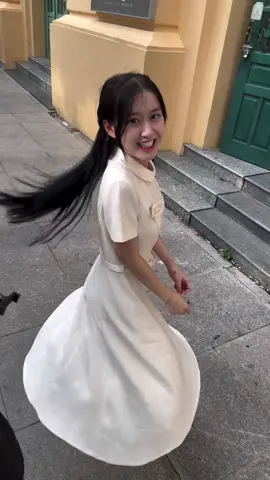 Váy xinh, người cũng xinh