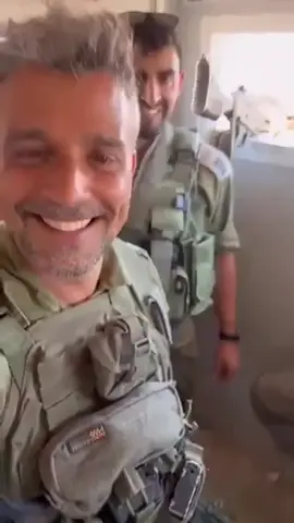 Mereka adalah tentara teroris Israel Perlu diketahui bahwa setiap satu atau dua minggu sekali, tentara teroris Israel maju sedikit ke dalam Suriah dan merebut sebuah desa. Kemajuan yang kecil dan lambat ini — tanpa pertikaian besar — membuat tak ada yang bersuara, bahkan banyak orang di dunia tidak tahu bahwa Israel setiap hari makin maju di Suriah. Dalam beberapa bulan terakhir, tentara teroris Israel sangat memperkuat pangkalan-pangkalan mereka di Suriah dan bahkan sedang membangun pangkalan-pangkalan baru di berbagai wilayah Suriah, dan segera — tanpa perlawanan sama sekali dari teroris takfiri pimpinan Jolani — mereka akan merebut bagian selatan Suriah.