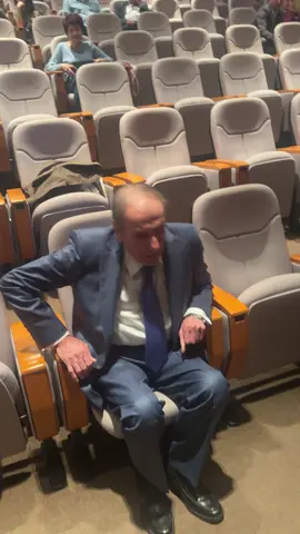 Ուրիշներն են ասում, ես ասե՞լ եմ, որ Նիկոլ Փաշինյանն իմ հոգեզավակն է եղել. իմ հարցին ի պատասխան` ասաց Լևոն Տեր-Պետրոսյանը Իմ մյուս դիտարկմանը, թե 2008-ին իր կողքն էր կանգնած Նիկոլ Փաշինյանը, առաջին նախագահն ասաց. «Իմ կողքը էնքա՜ն մարդ էր կանգնած, ու բոլորն էլ շատ լավ աշխատեցին, Նիկոլն էլ»: @MakaryanNews