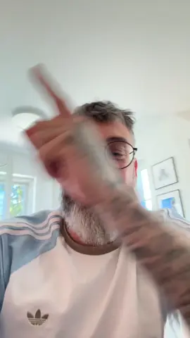 Leute, es gibt etwas zu feiern! 🎉  Die Tickets für meine Weihnachtshows 2026 sind ab jetzt erhältlich!  Sichert euch Tickets unter: https://sido-tickets.de/ 