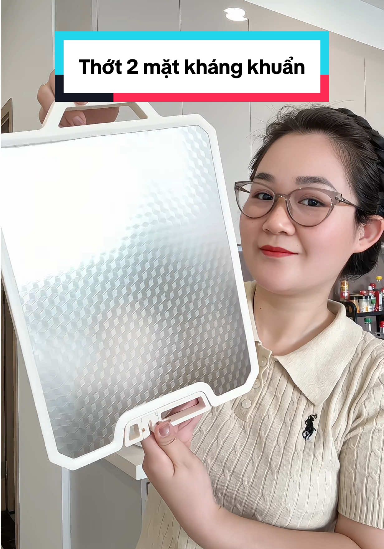Thớt 2 mặt kháng khuẩn. 1 mặt chất liệu inox 304 chuyên thái thịt cá tươi, mặt còn lại chất liệu nhựa nguyên sinh an toàn chuyên thái gọt rau củ #timely #thotkhangkhuan 