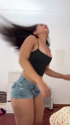 Yo cuando escucho cualquier canción de Romeo