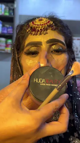 @Huda Beauty  