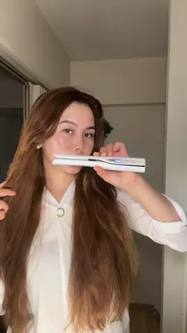 Omg this foundation is so good 🫢 Now it's my favorite.🤩 #freesample #lancomeparis #foundationreview #longlastingmakeupsettingspray #tiktokshop #hairiron #☺️ 
