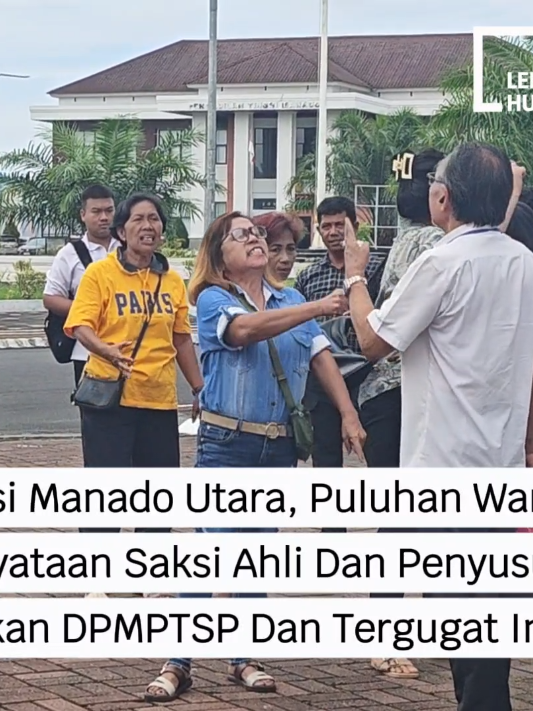 Rabu, 24 September 2025, kembali digelar sidang lanjutan gugatan warga terhadap ijin reklamasi pantai Manado Utara di Pengadilan Tata Usaha Negara (PTUN) Manado. Sidang yang dimulai sekira pukul 10.00 Wita ini beragendakan pemeriksaan saksi fakta yang dihadirkan oleh Dinas Penanaman Modal dan Pelayanan Terpadu Satu Pintu (DPMPTSP) Prov. Sulawesi Utara (Sulut). Selain ketua tim penyusun Amdal sebagai saksi fakta, ahli juga turut dihadirkan tergugat intervensi. Dari beberapa hal yang disampaikan, ada point yang dianggap warga sebagai pernyataan yang keliru sehingga memicu protes di depan PTUN Manado. #tolakreklamasi #reklamasi 