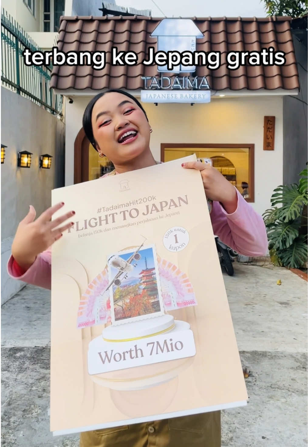 Thank you for your support Tadaima Family 🥰 Untuk 200k followers ini kita mau rayain dengan berbagi 1 tiket pulang-pergi ke Jepang!  Pasti mau ikutan kan? Gini caranya: 1. Follow @tadaima.bakehouse 2. ⁠Belanja 150k di store Tadaima manapun dan isi biodata disana untuk dimasukin ke kotak undian kita  3. Share post ini ke IGS kamu dan mention kita ⁠ 4. ⁠Gunakan #TadaimaHit200k 5. ⁠Belanja sebanyak-banyaknya untuk kesempatan menang lebih besar 6. ⁠Berlaku di semua store dan bazaar 7. ⁠Tadaima Bakehouse bisa membatalkan pemenang jika pemenang tidak mengikuti aturan yang ada Mudah dan worth it banget kan? Yuk buruan ikutan, besok 20 September kami udah mulai buka undiannya 🙌 Order klik link di bio kita!🥰 untuk lokasi bazaar cek di story kita!😉 Available at: 📍Tadaima Kelapa Gading Jl. Raya Kelapa Nias, Gading Nias QB5/7, Kelapa Gading, Jakarta Utara (Samping Warung Tahu) 📍Tadaima Bakehouse Pluit  Jl. Pluit Sakti No.46, Pluit, Kec. Penjaringan, Jkt Utara 📍Tokopedia Tower Tokopedia Tower Ciputra World 2, Jl. Prof. DR. Satrio No.Kav. 11, RT.3/RW.3, Karet Semanggi, Jkt Selatan 📍Tadaima Bakehouse Mall Kota Kasablanka Jl. Raya Casablanca, No. Kav 88, Jakarta Selatan (Di area little tokyo Lantai UG) 📍Tadaima Bakehouse Gading Serpong Ruko North Sorrento No.5, Gading Serpong, Tangerang 📍Lotte Shopping Avenue Jl. Prof. DR. Satrio Kav. 3-5, Karet Kuningan, Kecamatan Setiabudi, Jakarta (Lantai 4, samping yoshinoya) 📍Propan Tower 14, RT.14/RW.4, Rw. Buaya, Cengkareng, Jakarta Barat 📍Baywalk Mall Jl. Pluit Karang Ayu Barat Blok B.1 Utara, RT.20/RW.2, Pluit, Kec. Penjaringan, Jkt Utara (Lokasi di lantai G, depan farmers market) 📍Jakarta Mori Tower (Lantai 13) Jl. Jenderal Sudirman No.Kav 40-41, RT.9/RW.1, Bend. Hilir, Kecamatan Tanah Abang, Jakarta #explorereels #bakery #kulinerviral #tokokuejakarta #japanesemilkbun #jualrotijakarta #rotijakarta #makananviral #kulinerjakarta #tadaimahit200k 