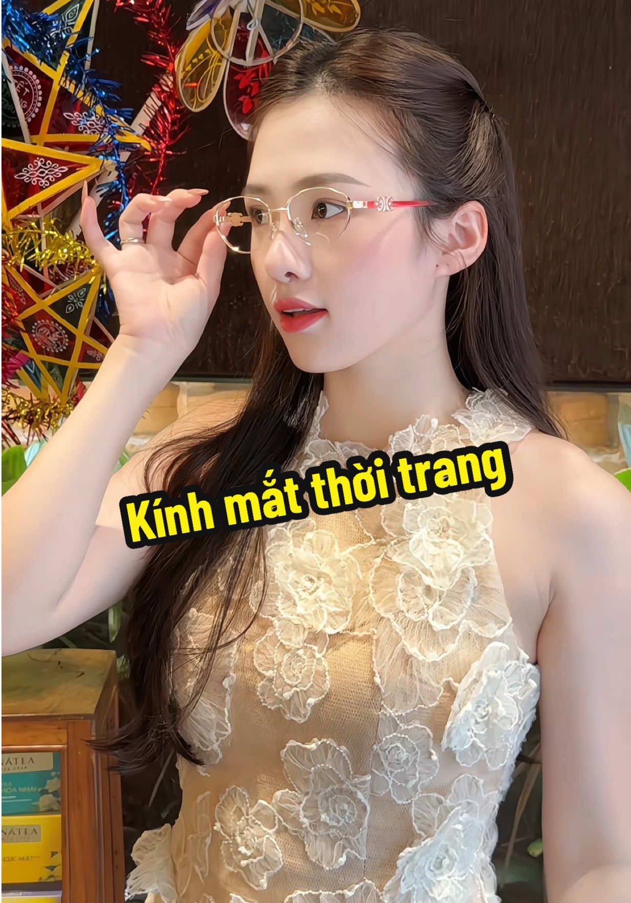 Đeo kính tự nhiên thấy mình xinh hẳn luôn ạ kaka 😍 #landaulamvo 