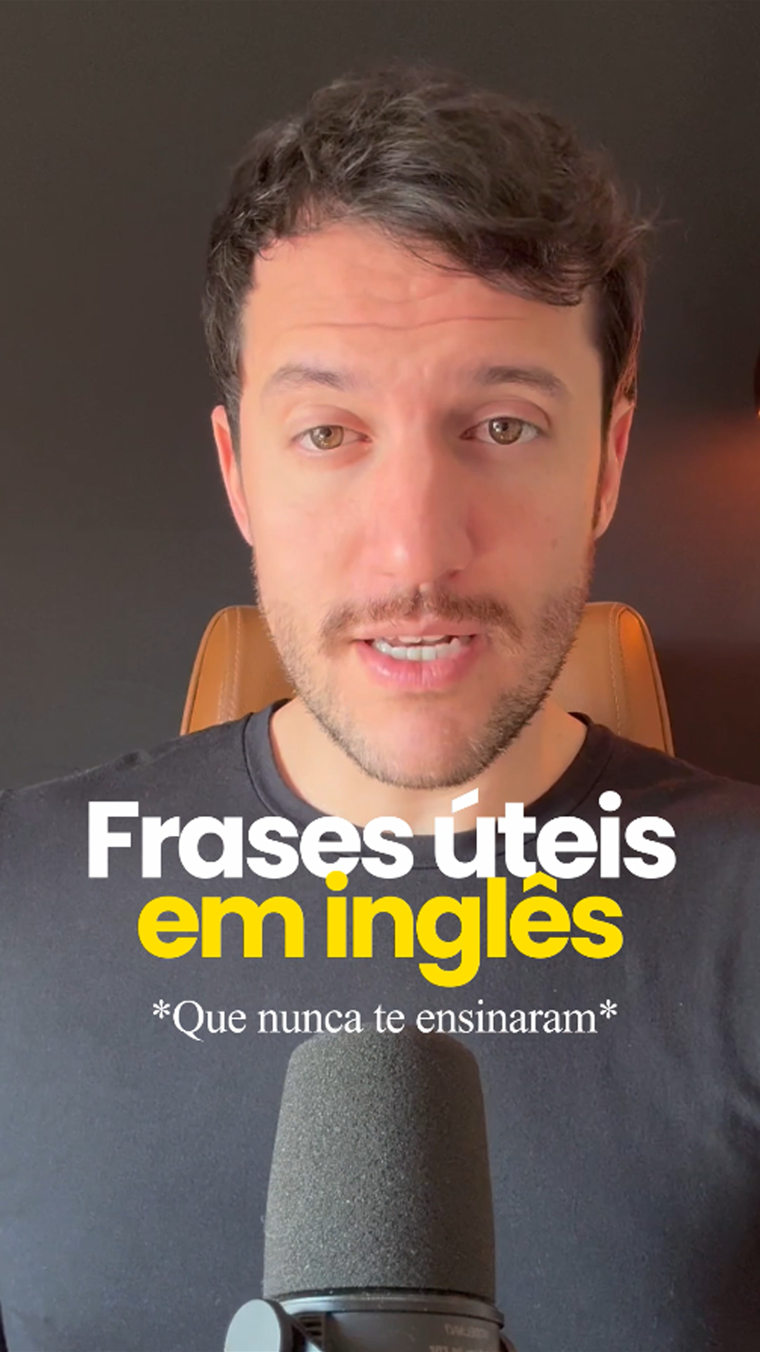 Frases úteis em inglês que nunca te ensinaram! 👇 As usual ➝ Como sempre I mean it ➝ Estou falando sério I wish I knew ➝ Bem que eu queria saber I'm just browsing ➝ Estou só dando uma olhada Let's split it ➝ Vamos dividir Once in a while ➝ De vez em quando #englishteacher #inglesfluente #brasileirospelomundo #inglesamericano #dicasdeinglês #inglesparaadultos #dicasdeinglesonline