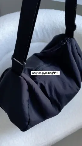 Tas bantal yang harus dimiliki untuk pergi keluar💯 check out🛒  #tasselempang #shoulderbag #slingbag #tasgym #gajiansale 
