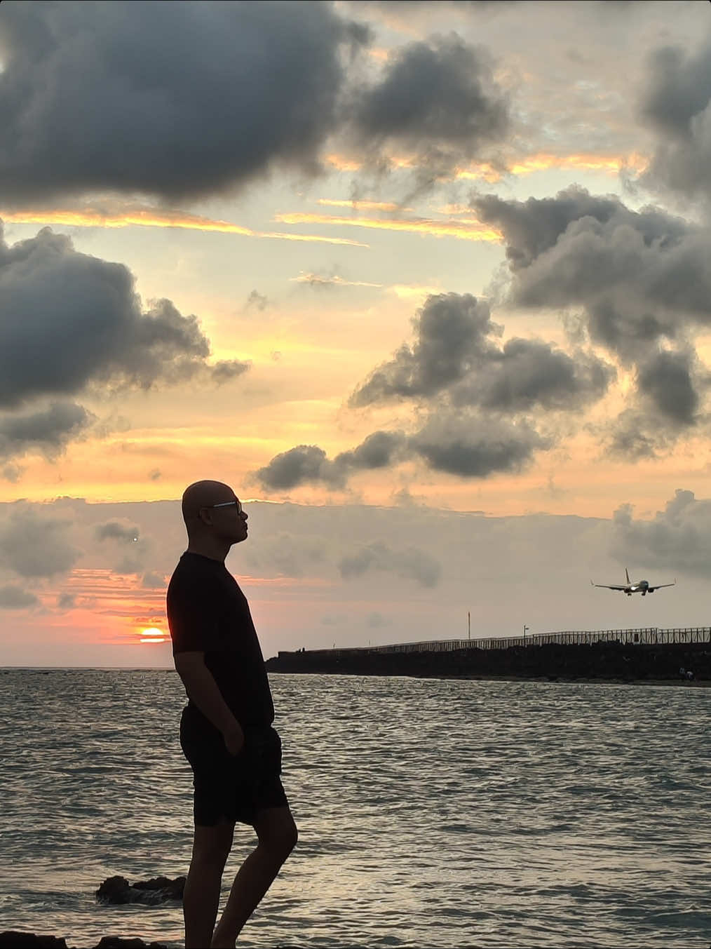 Sunset, beach, airplane 🌅🏝️🛬 . @Qatar Airways @Super Air Jet @Garuda Indonesia  . #sunset #beach #airplane #bali 