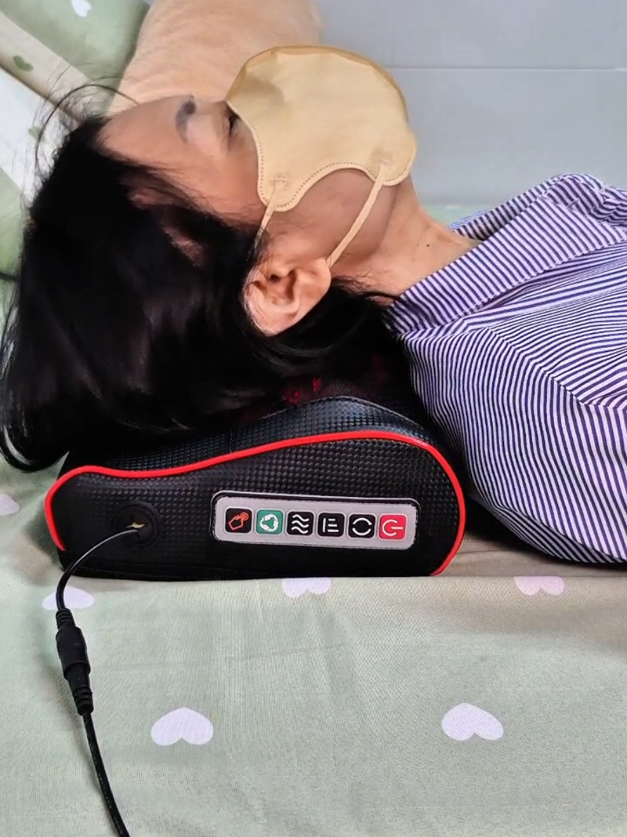 ปวดเมื่อยคอ บ่า ไหล่ ผ่อนคลายด้วยนวดหมอนนวดตัวนี้#หมอนนวดไฟฟ้า #เครื่องนวดไฟฟ้า #ของมันต้องแชร์ #เครื่องนวดคอบ่าไหล่  #สินค้าดังปังชัวร์ 
