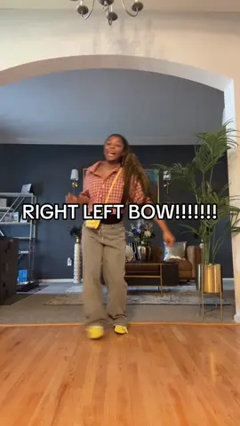 RIGHT LEFT BOW!!!!!!#cheerleader #cogictiktok #cogicgirl #fypシ゚viral #rightleftchallenge 