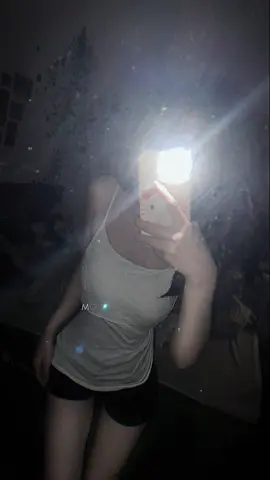 Gương hơi mờ:))