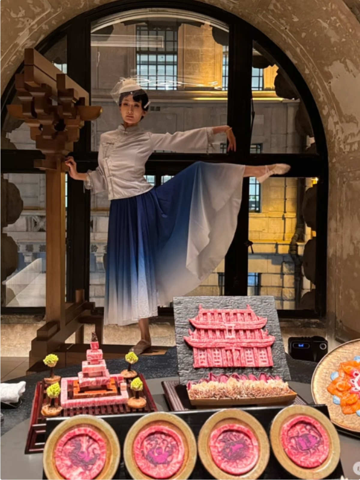 Mỹ vị nhân gian cũng chỉ đến vậy. ✨  🤗Địa điểm một trong các tiệc này có tên là Xuyan (叙宴).Tiệc cung đình (Imperial / Royal Banquet) kèm biểu diễn văn hóa truyền thống #xuhuong  #yentiec #xuyan #amthuctrunghoa #cotambooking 