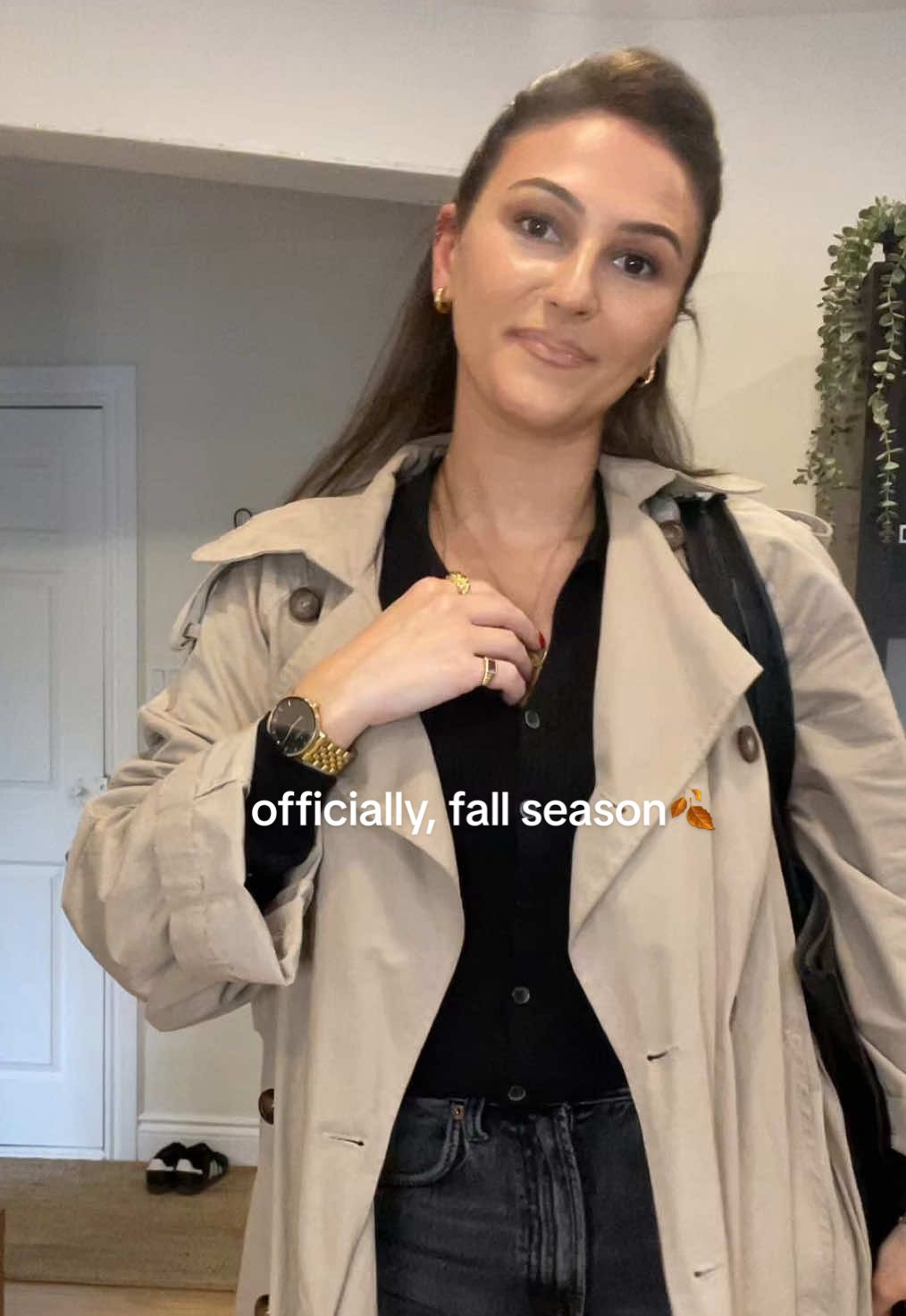 Officially, fall season🍂🫶🏼 Top @UNIQLO Canada  Jeans @Garage Clothing  Trench Coat & Bag @ZARA  Flats @H&M  #fallfashion #fallfashioninspo #outfitsinspo #montreal #OOTD 