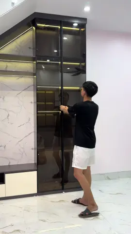 Vách tivi cầu thang đẹp, thiết kế phù hợp cho nhà bác nào muốn tiết kiệm không gian sống #vachtivi #noithatdep #noithatnhadep #thietkenoithat  