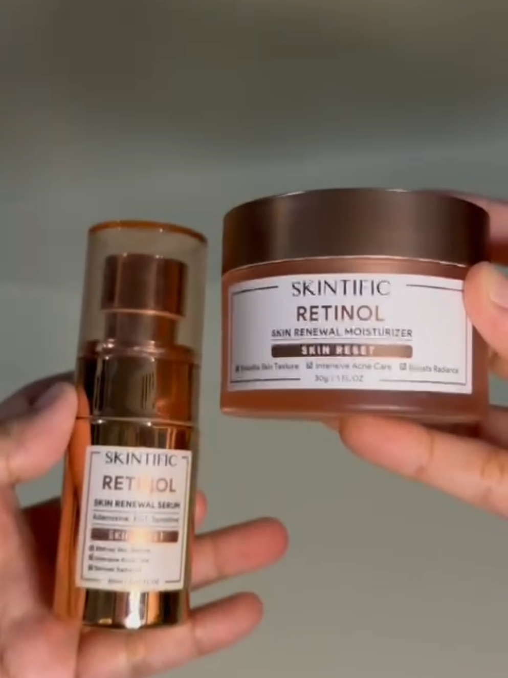 Kalau untuk wajah ku  cocok pakai retinol dengan cara pakai :  Mois-serum-mois  Kalian cocok pakai serum dulu apa mois dulu?  #dhekashakeenahcosmetics #skintizenbeauty #skintificid 