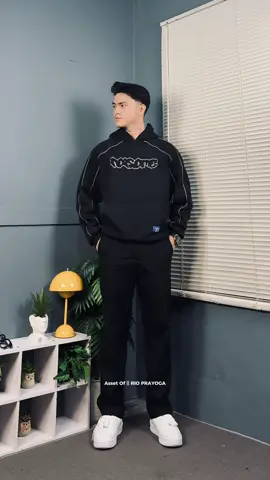 Hoodie ganteng kena flash langsung nyala 😎 #rekomendasioutfit  #hoodie  #outfitpria 