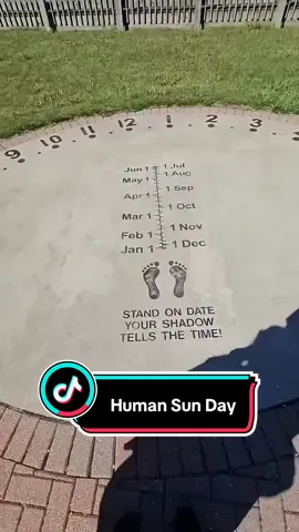 Jam dari “manusia” menggunakan bayangan dan arah matahari  #teknologi #jammatahari #sunday #infodunia #duniapunyacerita 