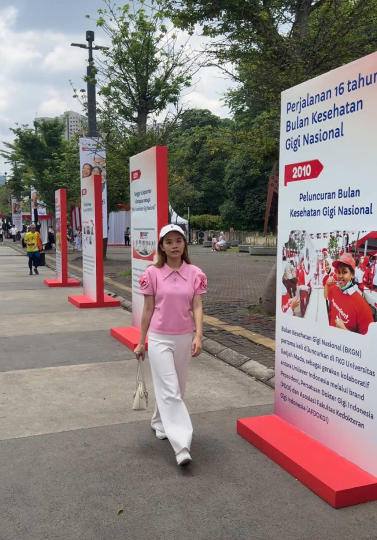 Kalau waktunya sikat gigi , selalu drama. Tapi sekarang ada senjata rahasia, Pepsodent Double Kalsium! Double Kalsium isi ulang mineral gigi Perkuat perlindungan fluoride + Cegah enamel terkikis Biar gigi anak tetap kuat untuk semua petualangan seru mereka  Double akal? Wajib Double Kalsium! @tanyapepsodent  #PepsodentDoubleKalsium  #GakAdaLawanCegahGigiBerlubang #PepsodentGakAdaLawan