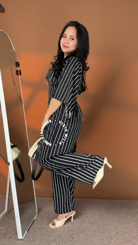 Rekomendasi setelan jumpsuit bahan rayon motif salur hijab bisa pakai 😍 #rekomendasioutfit #jumpsuit #outfitsimpel 