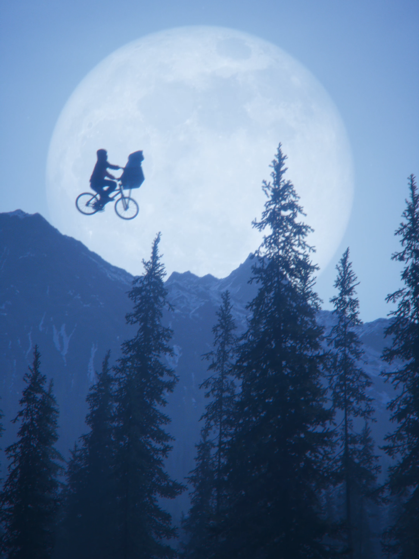 Recreating E.T. but this time the bike really flies. 🎬🛸🌕 . CGI by @olivervisualfx . This is a fan-made CGI recreation, not affiliated with Amblin Entertainment or E.T.