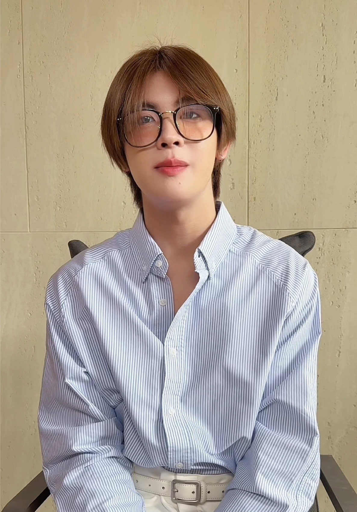 บริษัท พี่วรรณรักคุณไม่ จำกัด เปิดรับสมัครคนรู้ใจ มีใครสนใจไหมจ๊ะ 🩵 #FirstOne #LOrealParisTH #กันแดดเนื้อน้ำ #UVDefender #รีวิวสกินแคร์