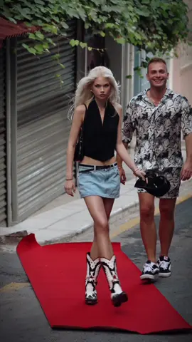 No crown needed for this queen👸🏼🟥 Skirt: @H&M  Sunglasses: @Blumarine  Cap: @Lakers  Topic: @SHEIN  #RedCarpetBoy