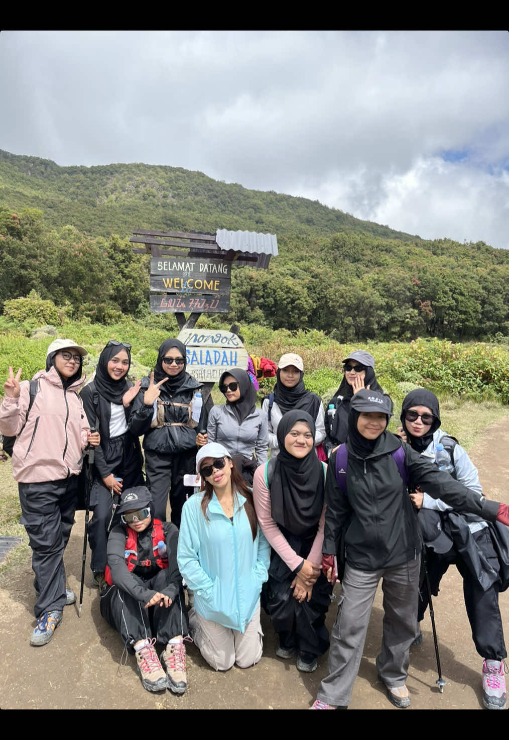 First meet, mendaki bareng🙌🏻 Yuk hiking bareng, perempuan perempuan aja☺️🥰 Next, rencana ke Mt. Gede (Mandiri, gapakai OT) #gununggede #gununggedepangrango #pendakigunung #pendakiindonesia #pendaki 
