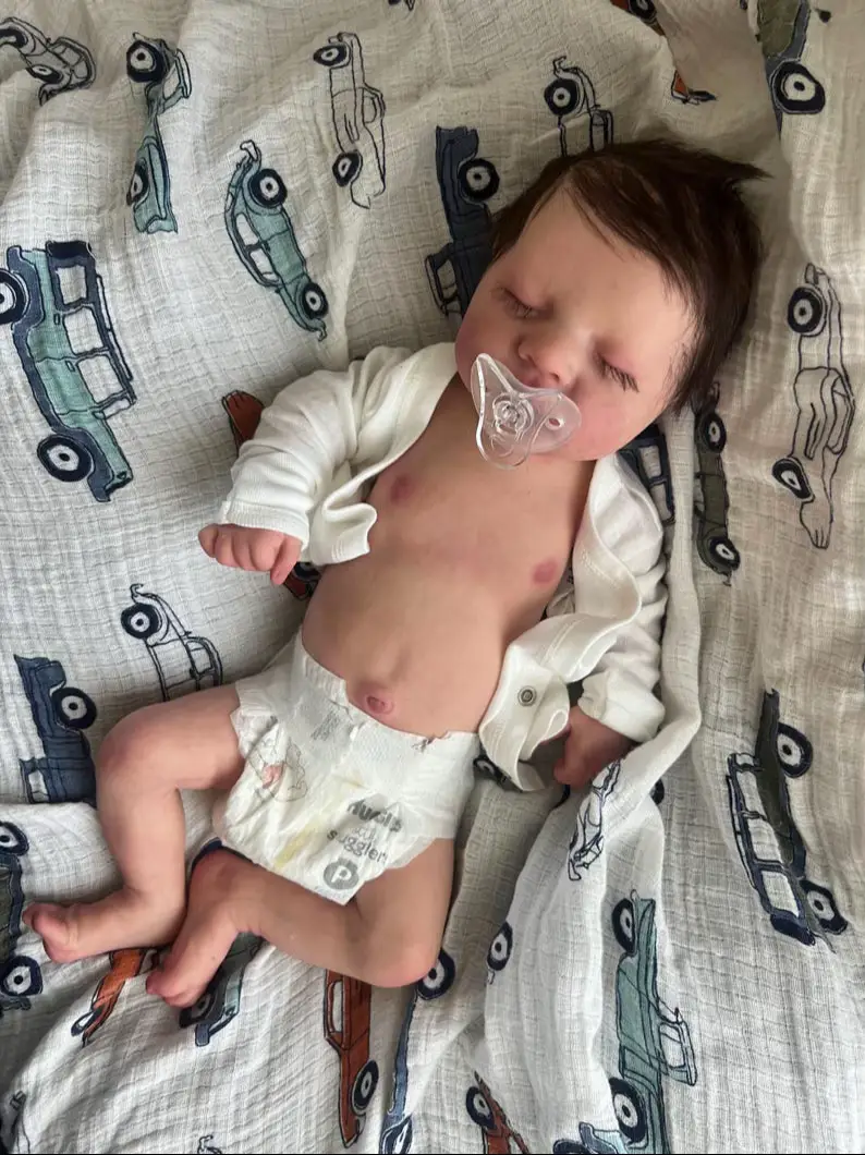 Soft cuddly full body silicone baby boy. He has been painted in a newborn skin tone and given him high quality soft brown angora mohair. He is a cute bigger preemie at about 5lbs and 18 inches with straightened legs. #sillconebaby #reborn #fullsiliconebaby #siliconeproducts #siliconebabydollsavailable #siliconedolls #fakebabychallenge #handsomereborn #siliconedollsforsale #livedolls #rebornbabydoll #reborn_live #silicone #siliconebabys #siliconebody #livedollor 