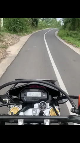 Naik cfr om kuu😁#fyp #crf #crf150l #foryou 