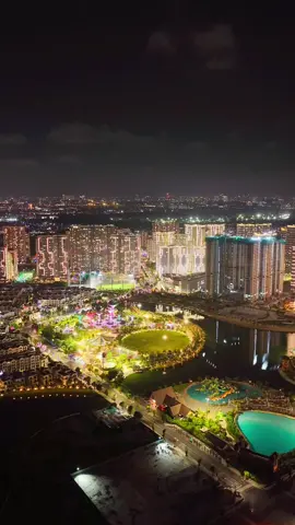 Vinhomes Grand Park về đêm đẹp quá! 