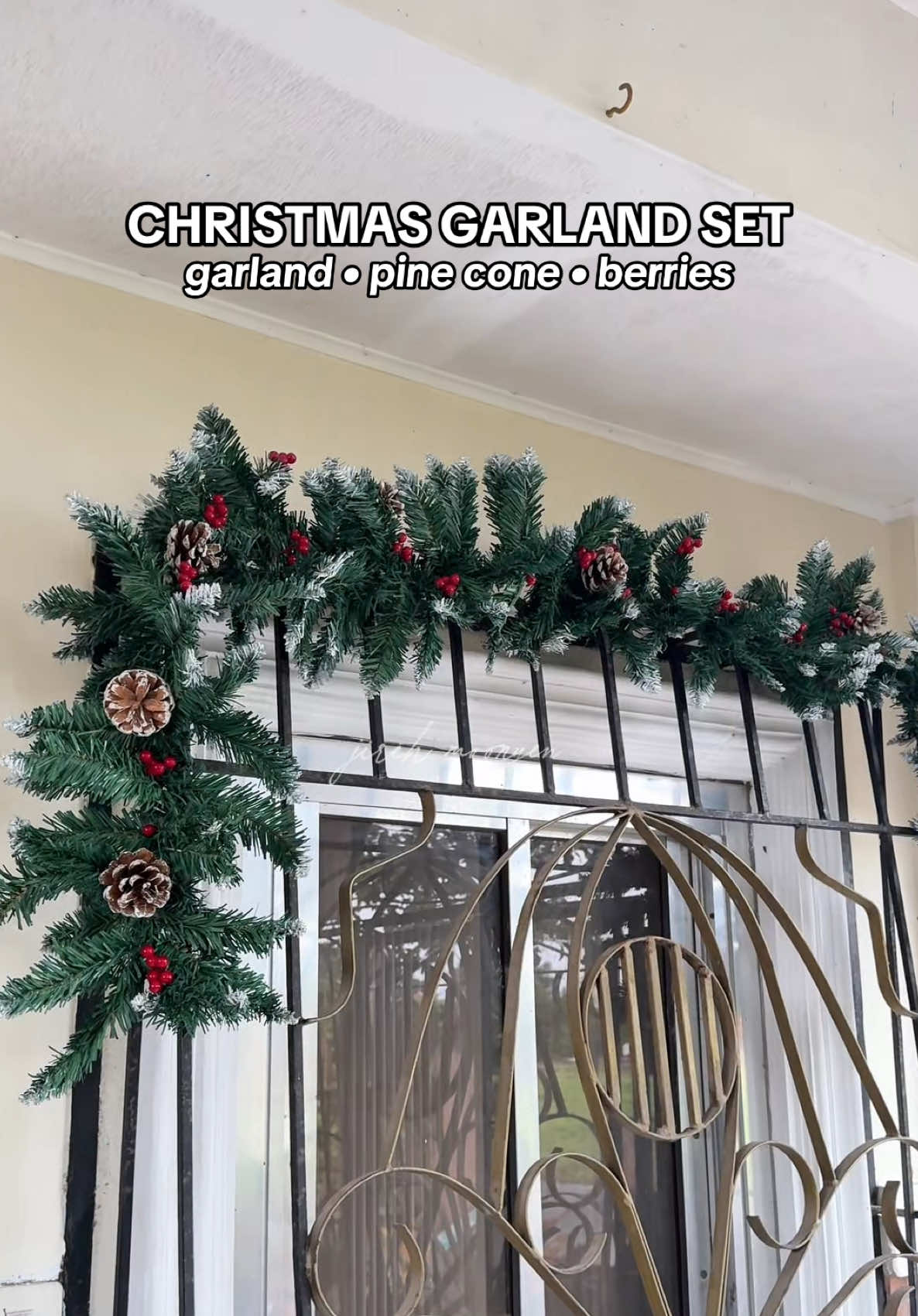 Ang simple pero ang ganda ng Christmas Garland Set na napili namin! ☺️🌲❄️ #garland #christmasgarland #christmasgarlandset #garlandwithdecorations #garlandforchristmas