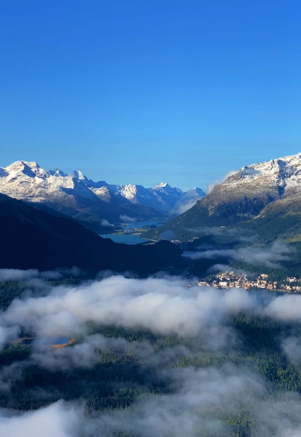 📍 Muottas Muragl, Switzerland 🇨🇭 Follow for daily Swiss Content 🇨🇭 Want to know the exact location of this spot? 🗺️ Check the link in my bio! 🇨🇭🫶 📌 Save this for your trip to Switzerland 🇨🇭  🎥 by: @swisswoow  #engadinstmoritz #switzerland #mountains #schweiz #swissalps 