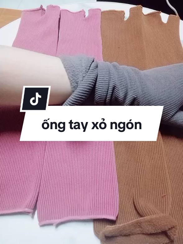Đây là em ống tay gân có xỏ ngón không thể thiếu khi chị em mình đi nắng nha#ốngtaygânmàulongnỉ #ống_tay_chống_nắng #ốngtayủkem #xuhướngtiktok 