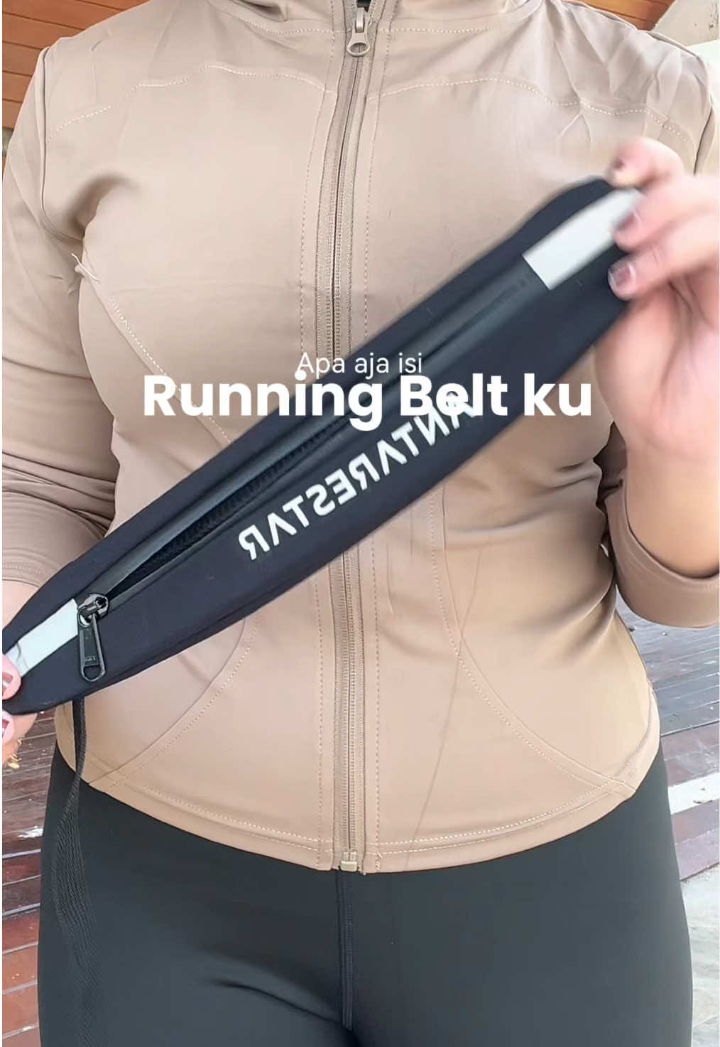 Kepo kan tas sekecil ini isinya apa aja? Cek kerkun deh cuma 50 ribuan #runningbelt #lari #taspinggang 
