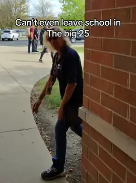 She lowkey caught me lol  #fypシ #highschool #explorepage✨ #lol #pov 