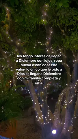 Con la comida de mamá, regalos simples pero de gran valor, el calor de mi hogar, mi papá feliz, mis niños también, y mi par de cabezitas blancas es más que suficiente, lo demás es lo de menos🥰✨🙈 #paratii 