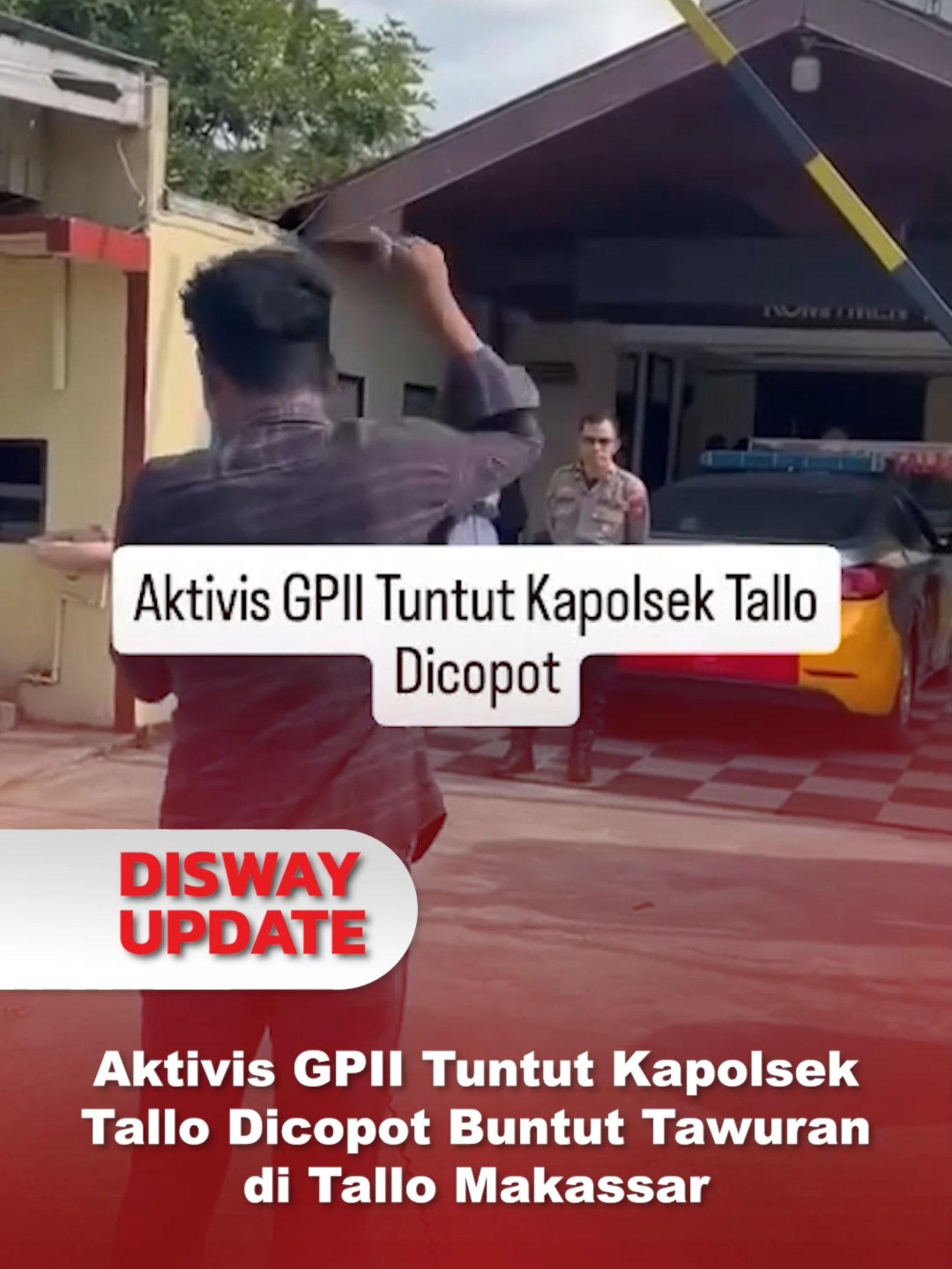 Aktivis PGII Tuntut Kapolsek Tallo Dicopot Buntut Tawuran di Tallo Makassar Aktivis GPII Makassar menuntut Kapolsek Tallo, Kompol Syamsuardi dicopot dari jabatannya, karena tidak mampu menciptakan situasi Kamtibmas yang kondusif dan aman di wilayahnya, sehingga terjadi tawuran yang mengakibatkan lima rumah warga dibakar dan menciptakan rasa ketakutan. Sumber video: makasar_iinfo #aktivis #aktivismakassar #pgiimakassar #Polsektallo #tallomakassar #kompolsyamsuardi #beritamakassar #perangkelompokmakassar #hariandisway #hariandiswaysulsel #diswaysulsel #disway