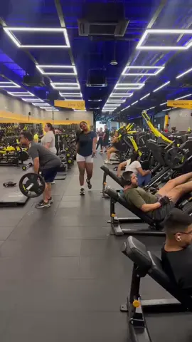 Los éntrenos con el coach 😂 #parati #personaltrainer #smartfit #cartagena #humor si paso 😂